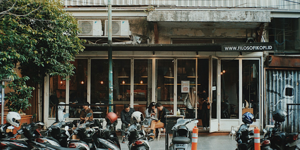 Franchise Filosofi Kopi, Investasi Kedai Kopi, Waralaba Kopi Modern, Peluang Bisnis Cafe, Daily Biz